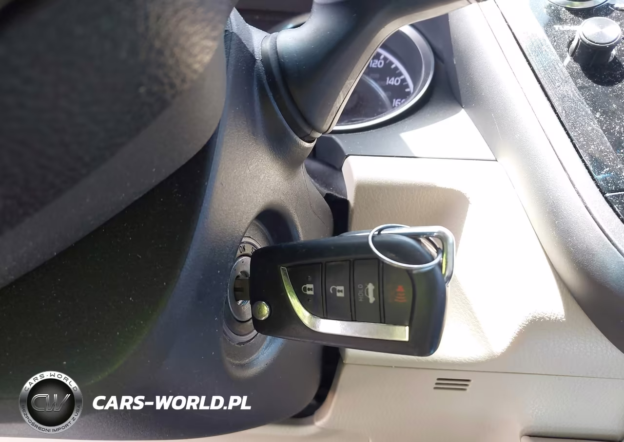 2018 Toyota Camry Le VIN:4T1B11HK2JU588104 - 11