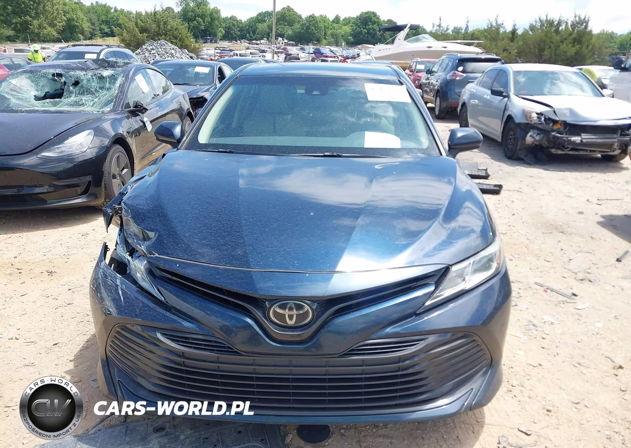 2018 Toyota Camry Le VIN:4T1B11HK2JU588104 - 12