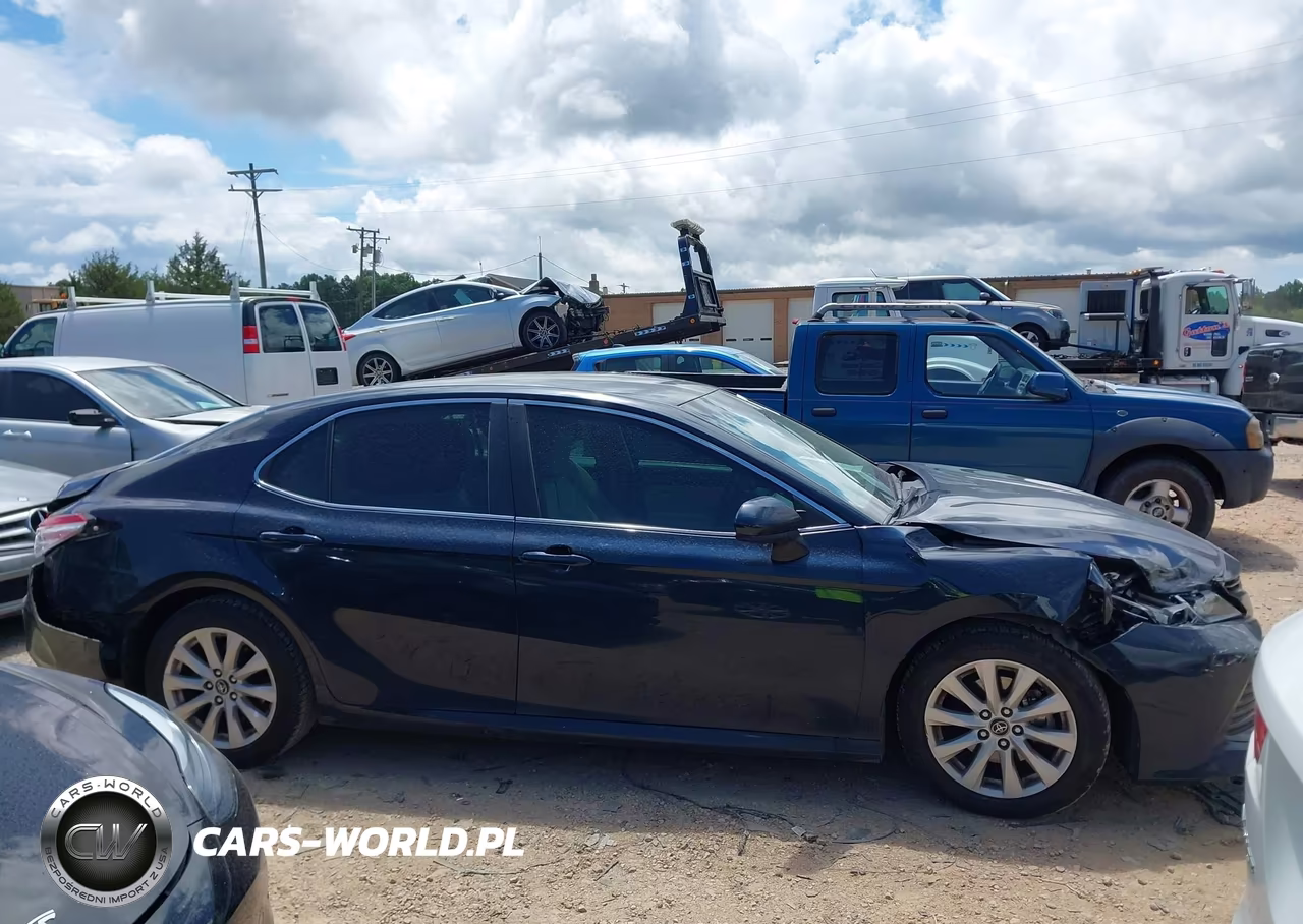 2018 Toyota Camry Le VIN:4T1B11HK2JU588104 - 13