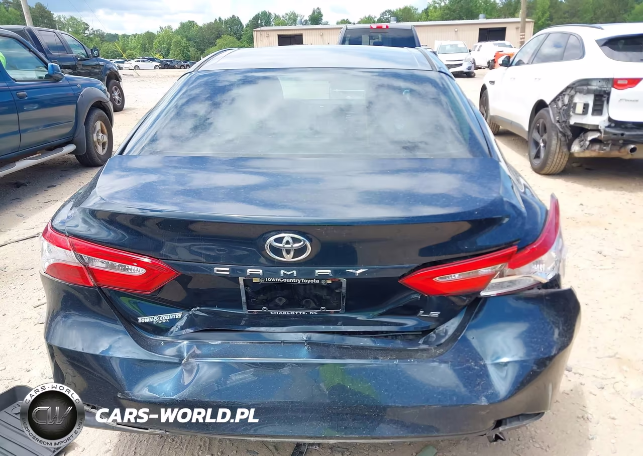 2018 Toyota Camry Le VIN:4T1B11HK2JU588104 - 16