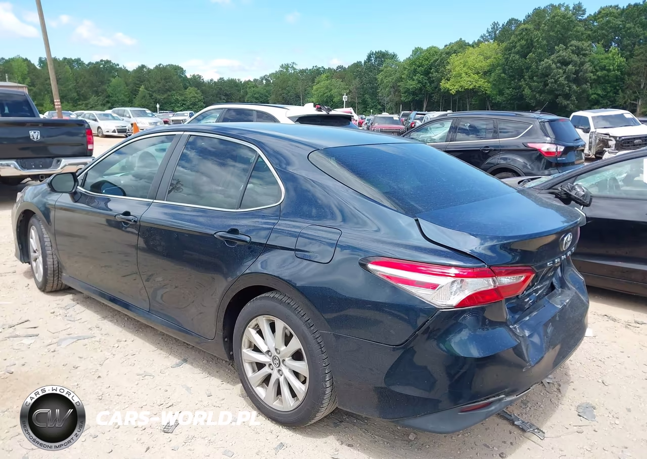 2018 Toyota Camry Le VIN:4T1B11HK2JU588104 - 3