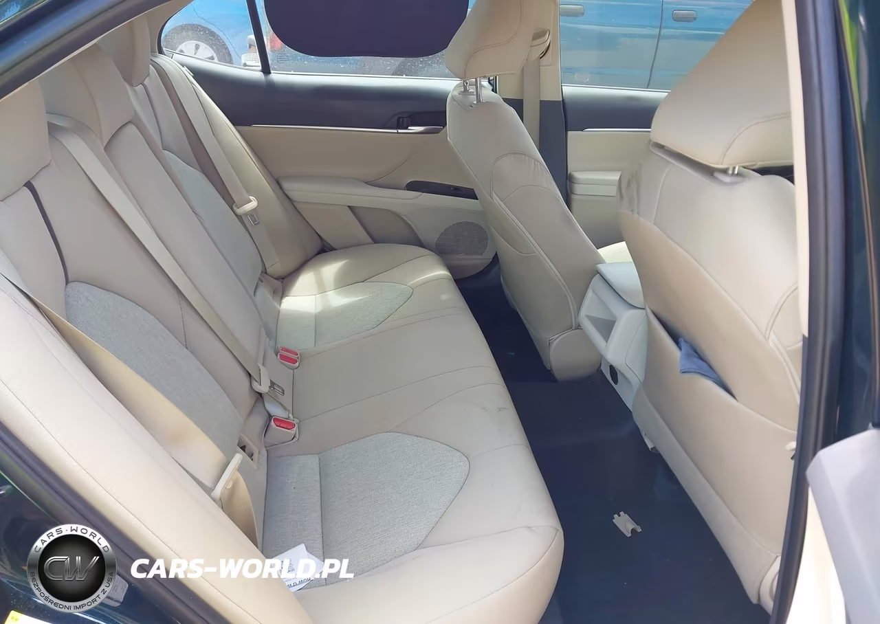 2018 Toyota Camry Le VIN:4T1B11HK2JU588104 - 8
