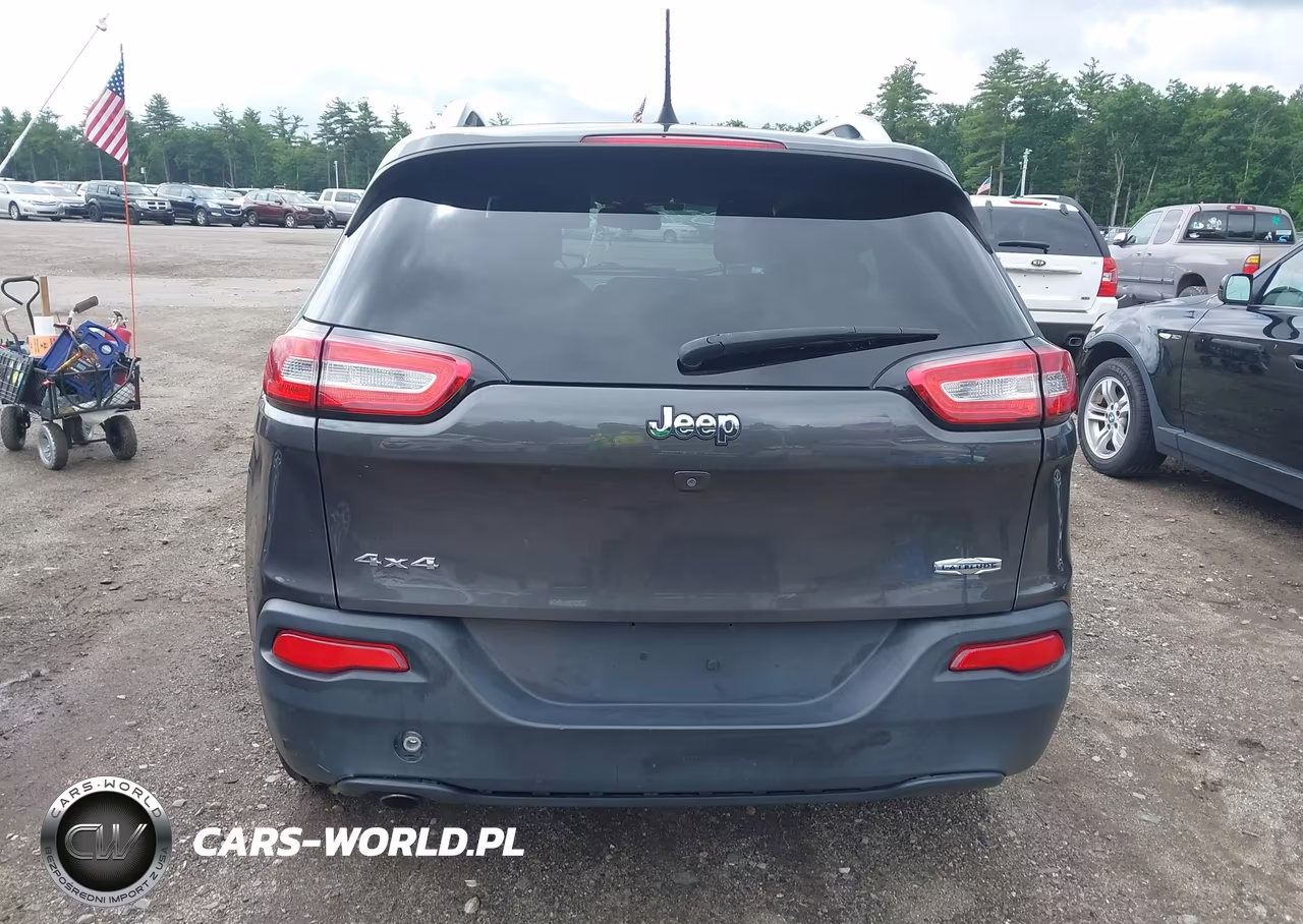 2017 Jeep Cherokee Latitude VIN:1C4PJMCB8HW520701 - 16