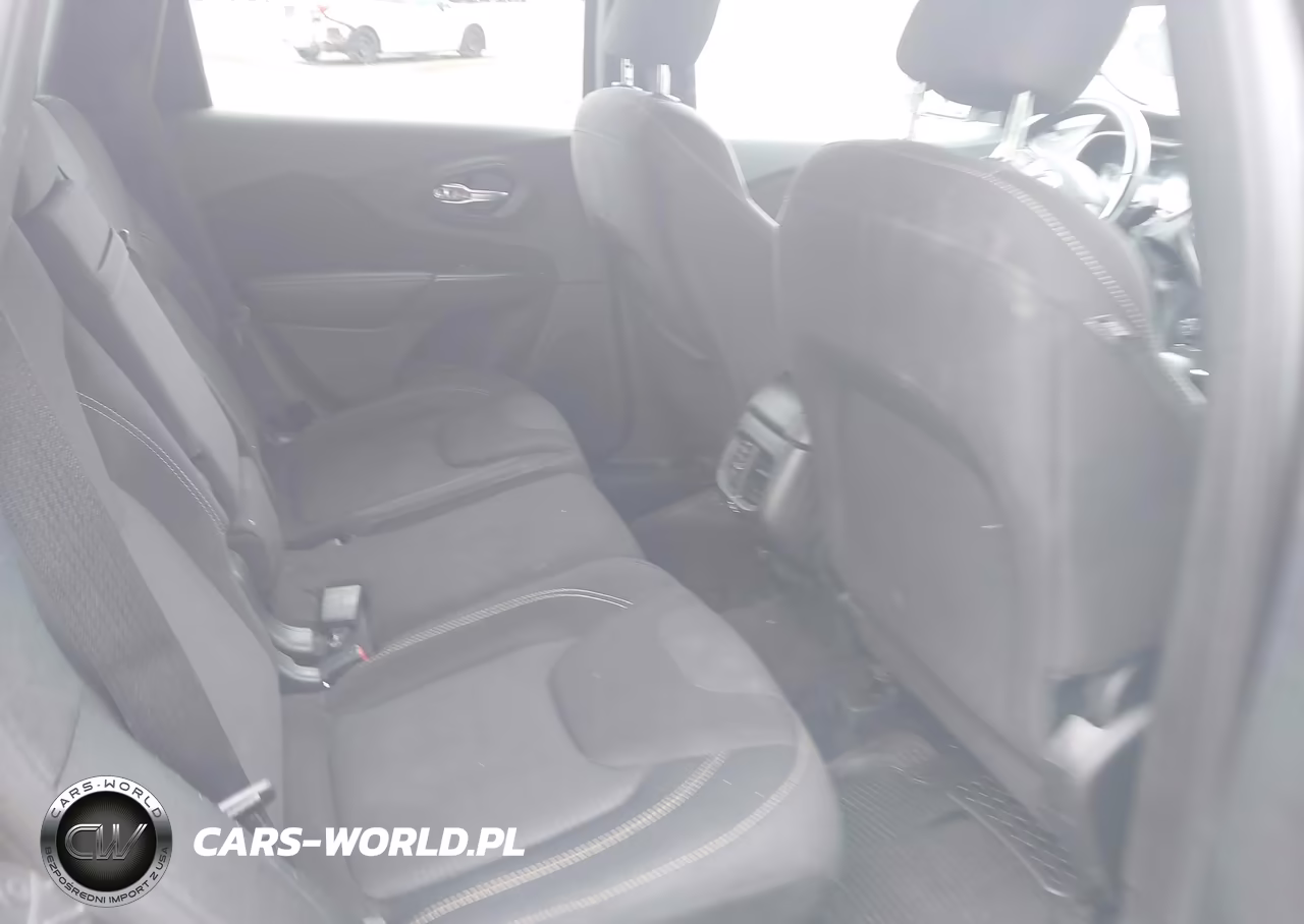 2017 Jeep Cherokee Latitude VIN:1C4PJMCB8HW520701 - 8