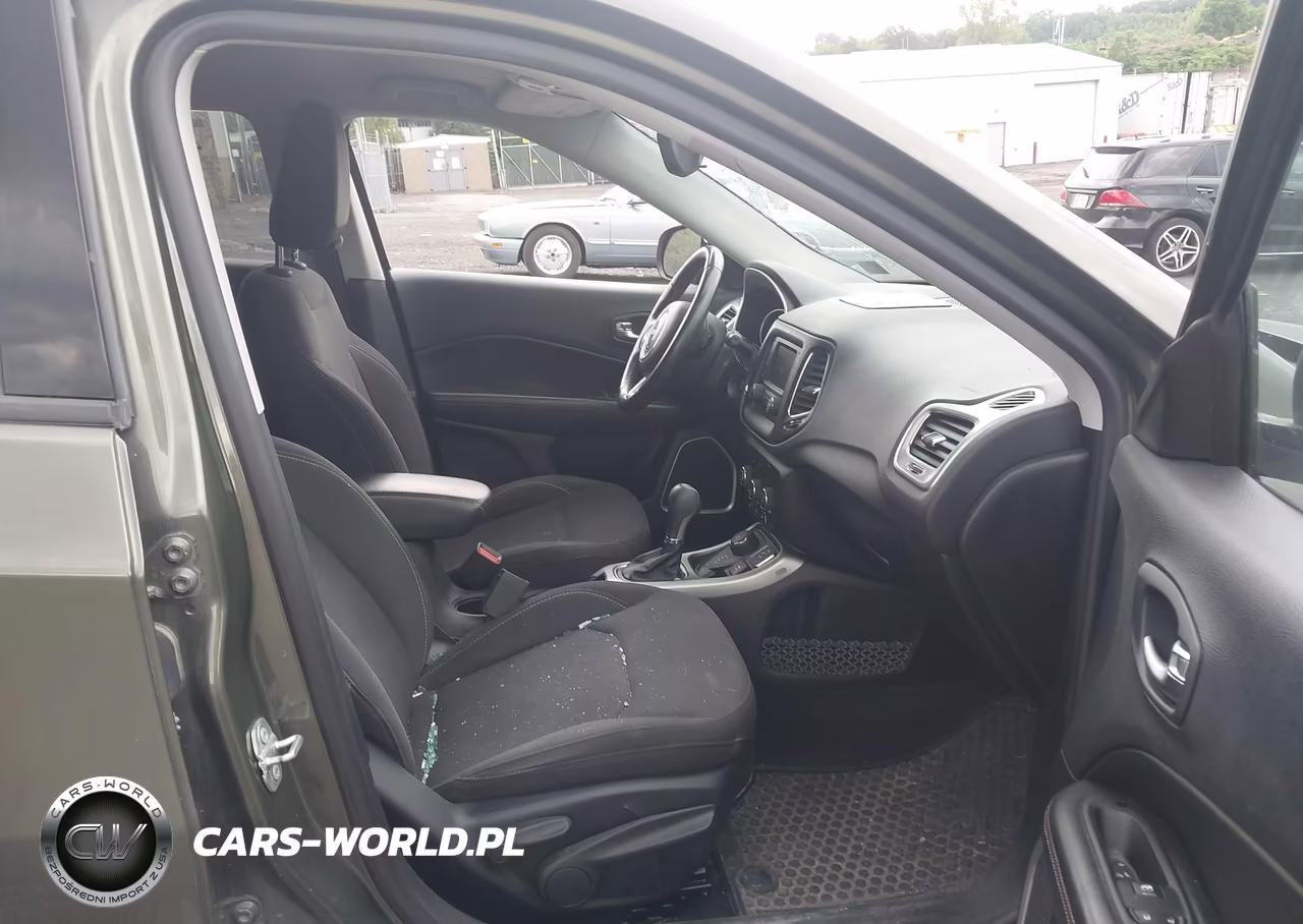 2018 Jeep Compass Sport 4X4 VIN:3C4NJDAB0JT399944 - 5