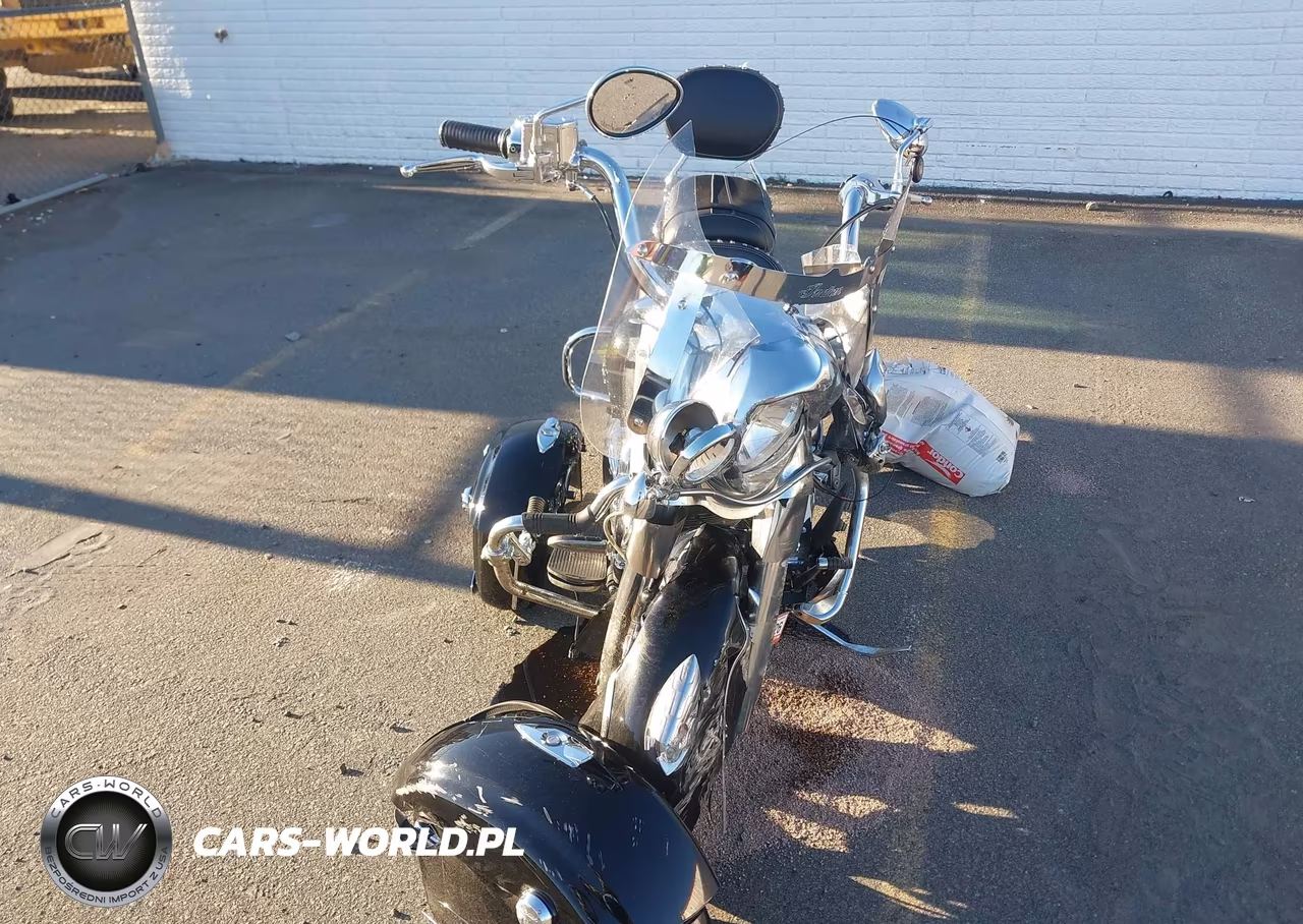 2016 Indian Motorcycle Co. Springfield VIN:56KTHAAA9G3339653 - 5