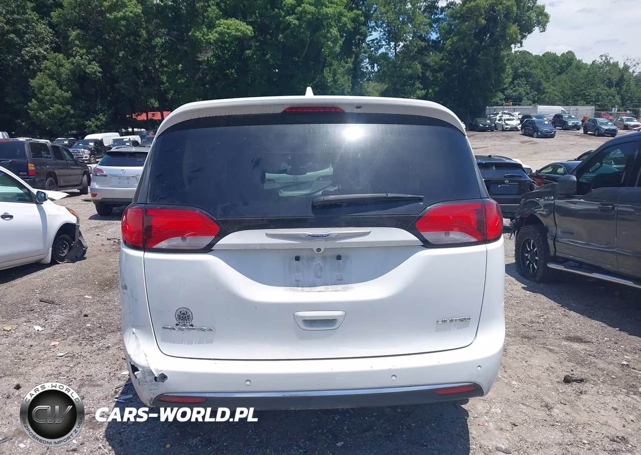 2018 Chrysler Pacifica Limited VIN:2C4RC1GG0JR272398 - 16