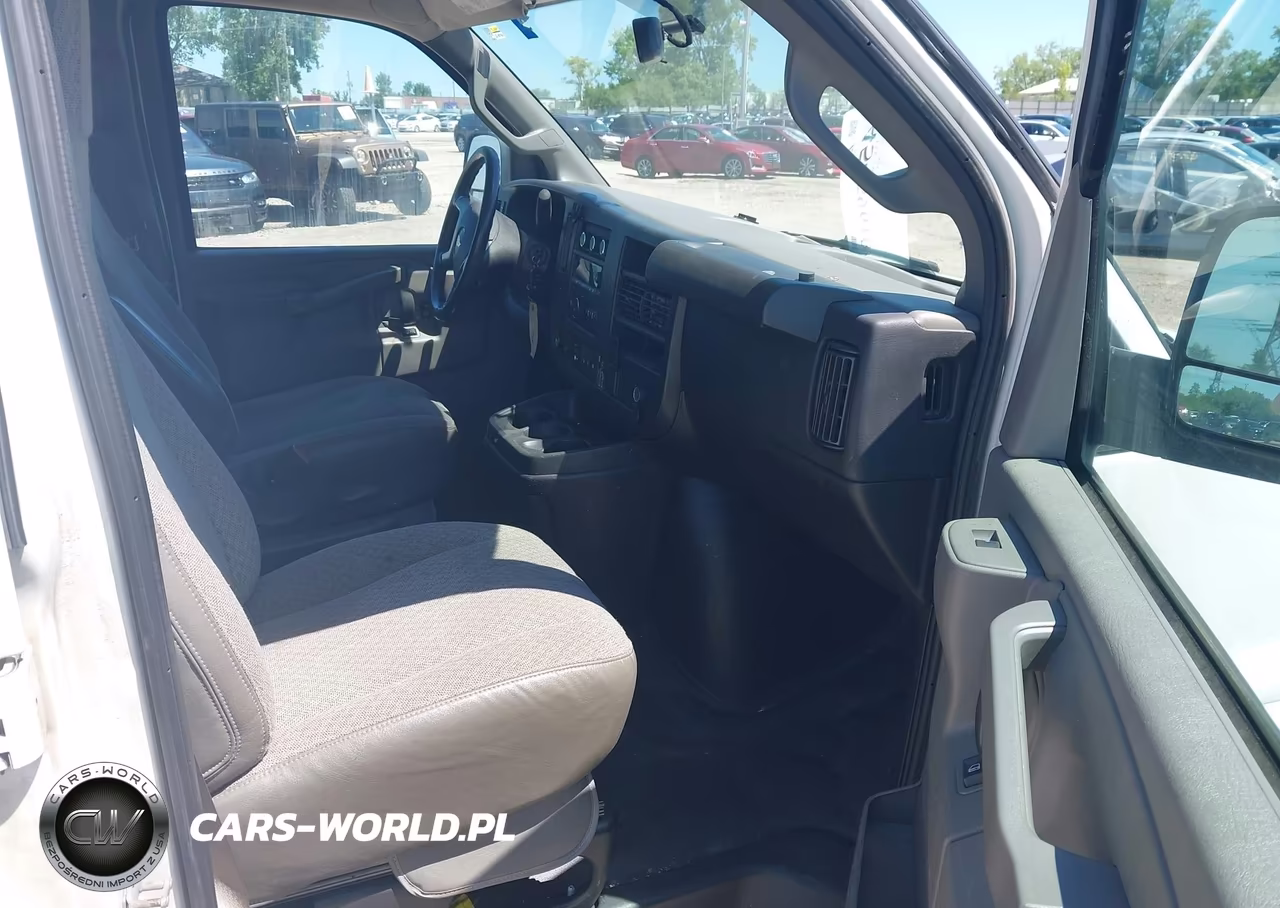 2018 Chevrolet Express 2500 Work Van VIN:1GCWGAFG8J1340444 - 5