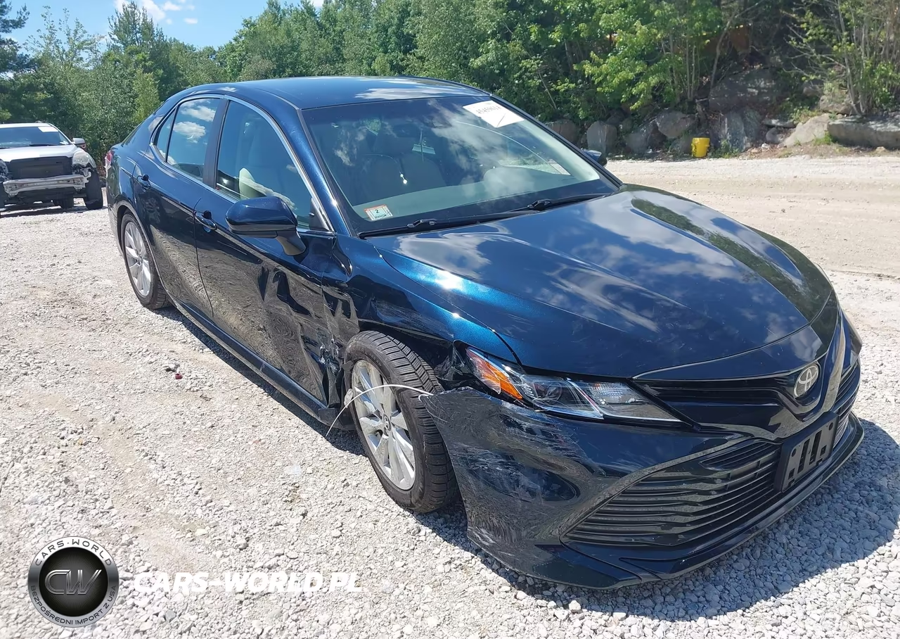 2018 Toyota Camry Le – zdjęcie 1 z 16