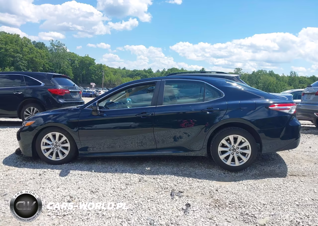 2018 Toyota Camry Le VIN:4T1B11HK8JU539361 - 14