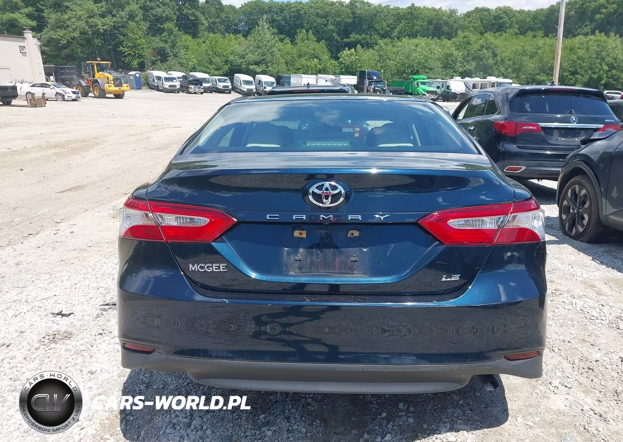 2018 Toyota Camry Le VIN:4T1B11HK8JU539361 - 16