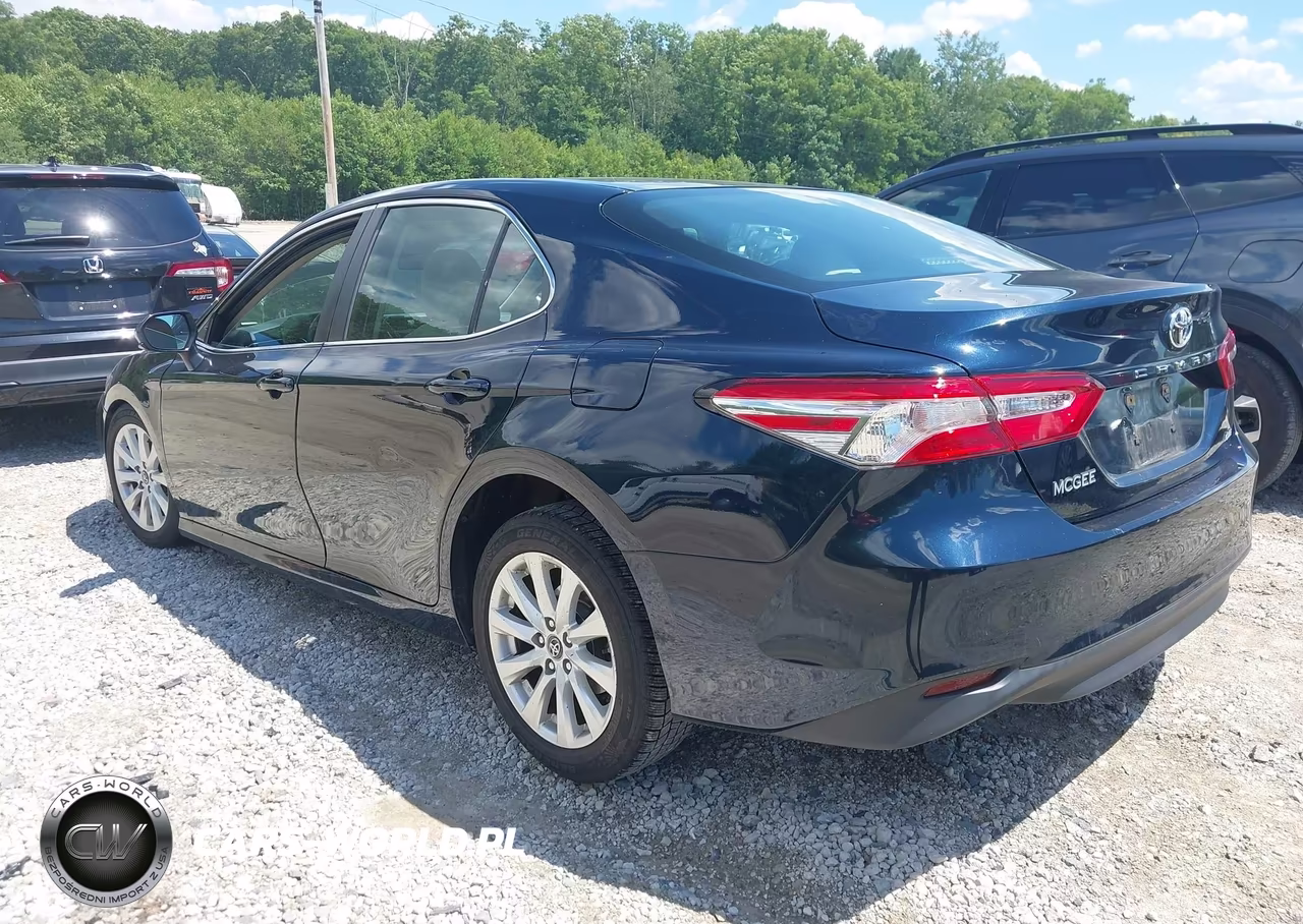 2018 Toyota Camry Le VIN:4T1B11HK8JU539361 - 3