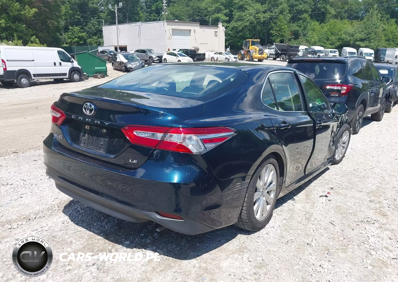 2018 Toyota Camry Le VIN:4T1B11HK8JU539361 - 4