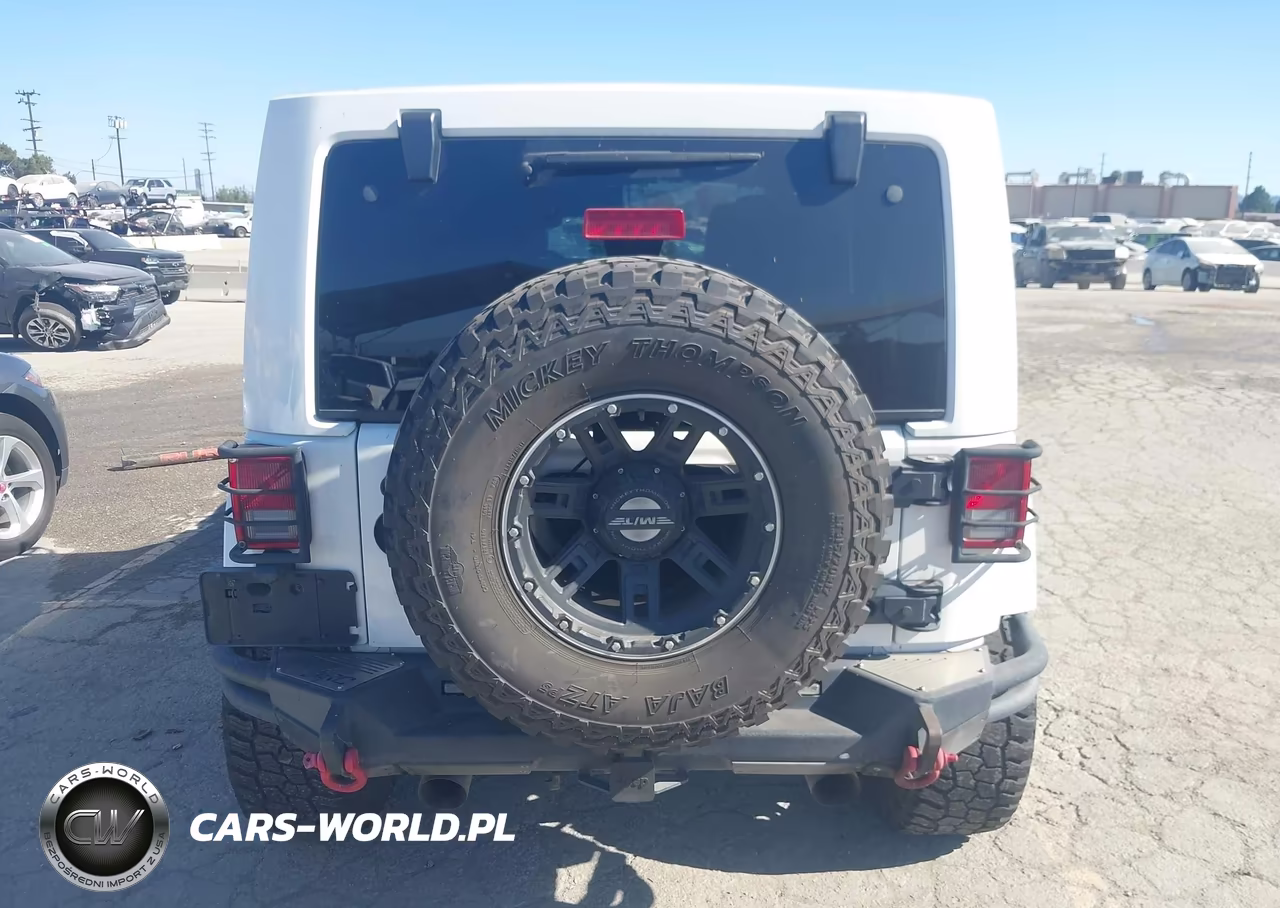 2015 Jeep Wrangler Unlimited Rubicon VIN:1C4BJWFGXFL766564 - 16