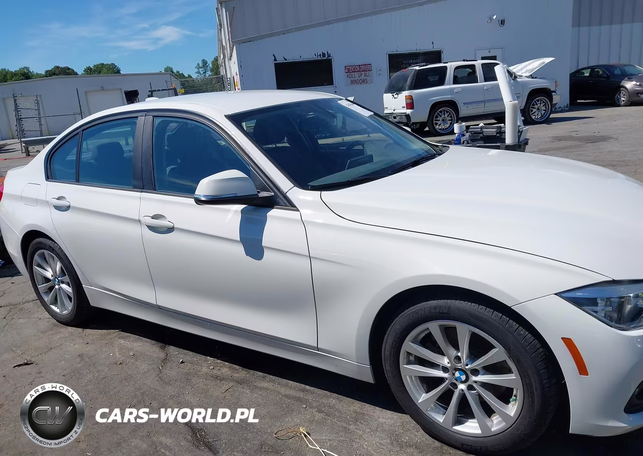 2018 BMW 320I xDrive VIN:WBA8E5G55JNV02930 - 13