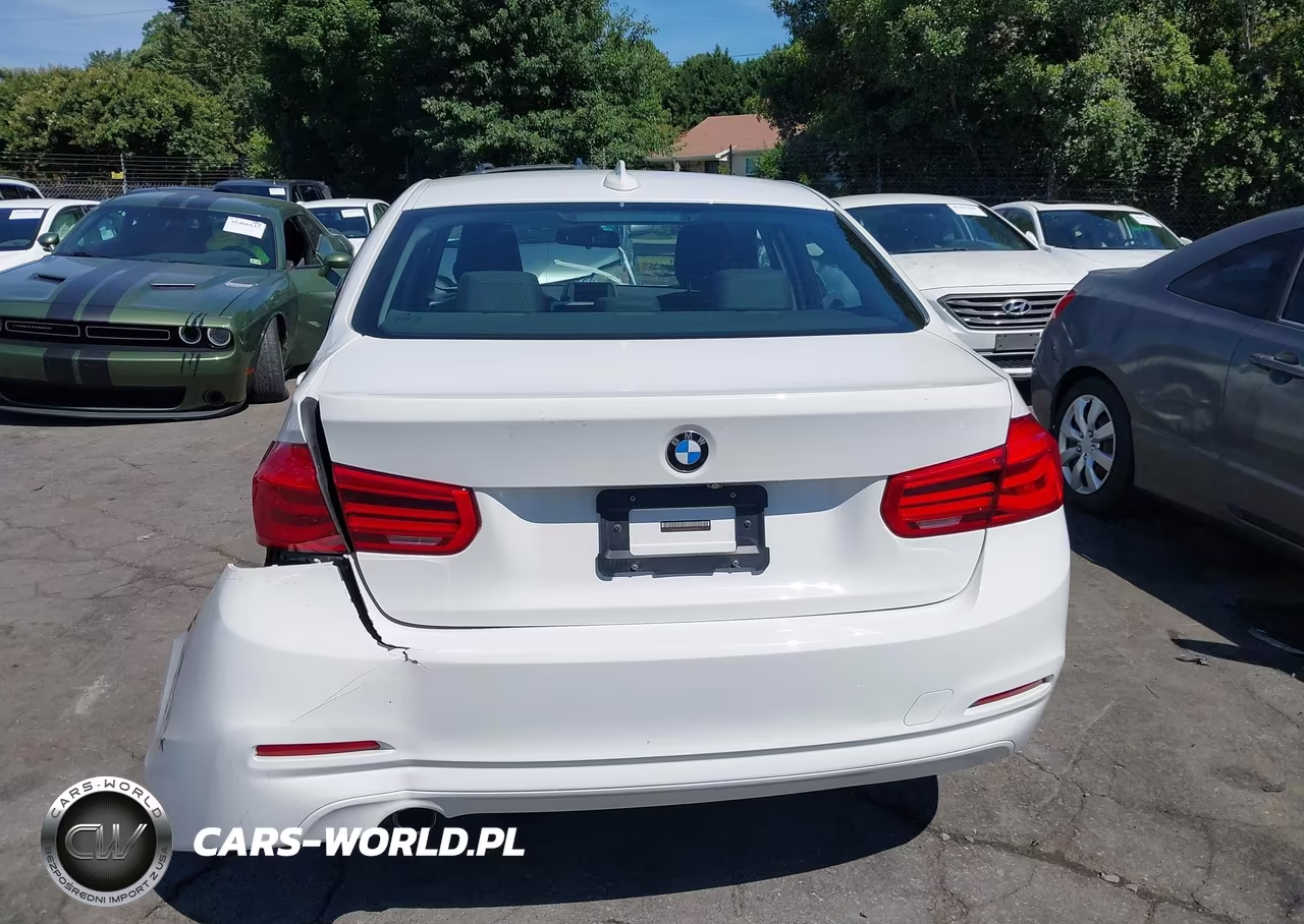 2018 BMW 320I xDrive VIN:WBA8E5G55JNV02930 - 16