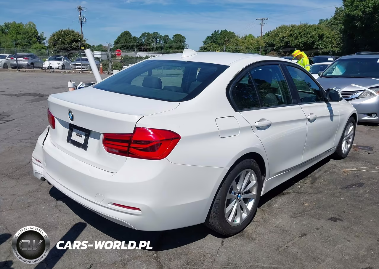 2018 BMW 320I xDrive VIN:WBA8E5G55JNV02930 - 4