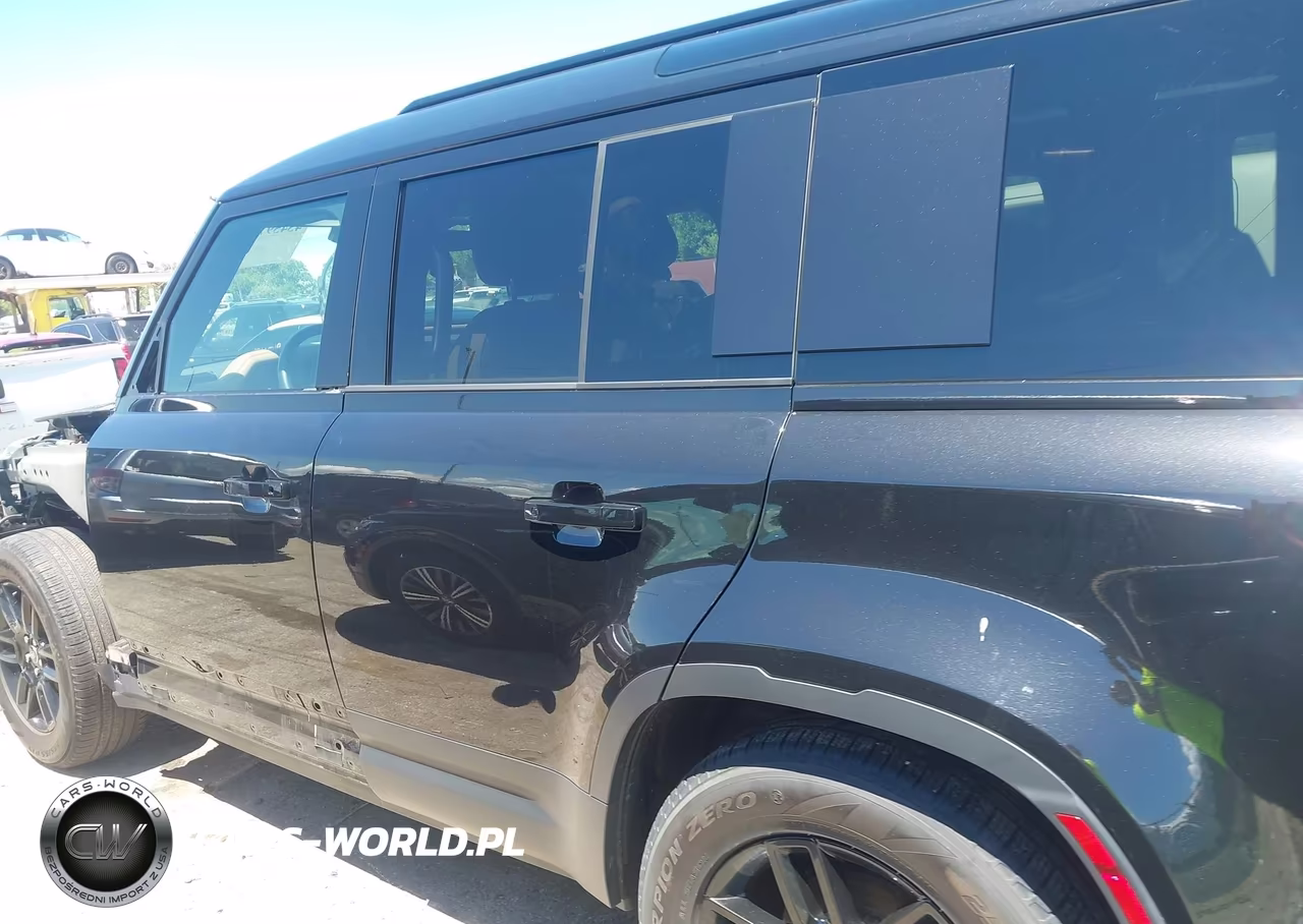 2025 Land Rover Defender 110 P300 VIN:SALEJ7EX0S2357096 - 15