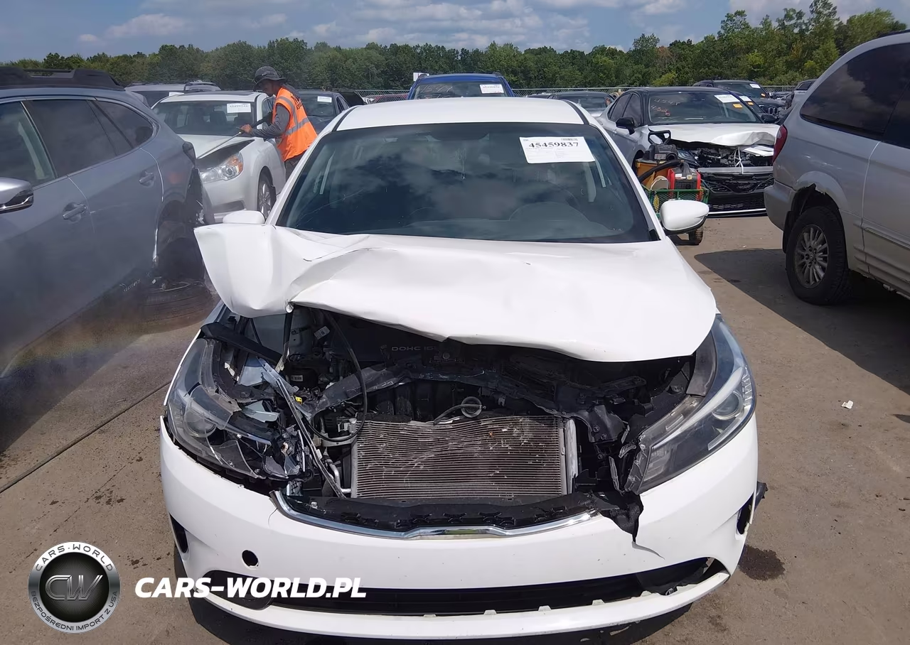 2018 Kia Forte S VIN:3KPFL4A71JE219370 - 12