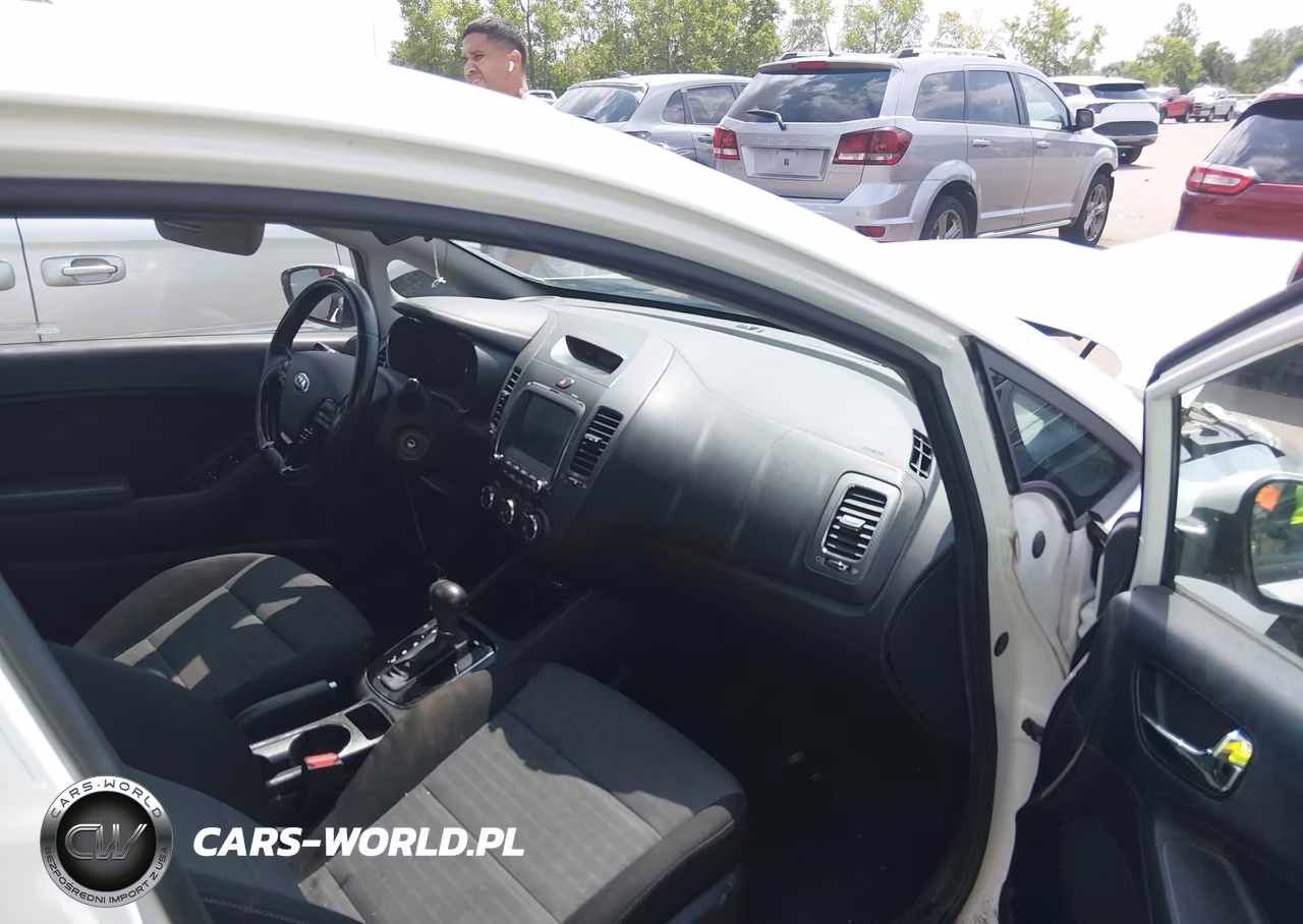 2018 Kia Forte S VIN:3KPFL4A71JE219370 - 5