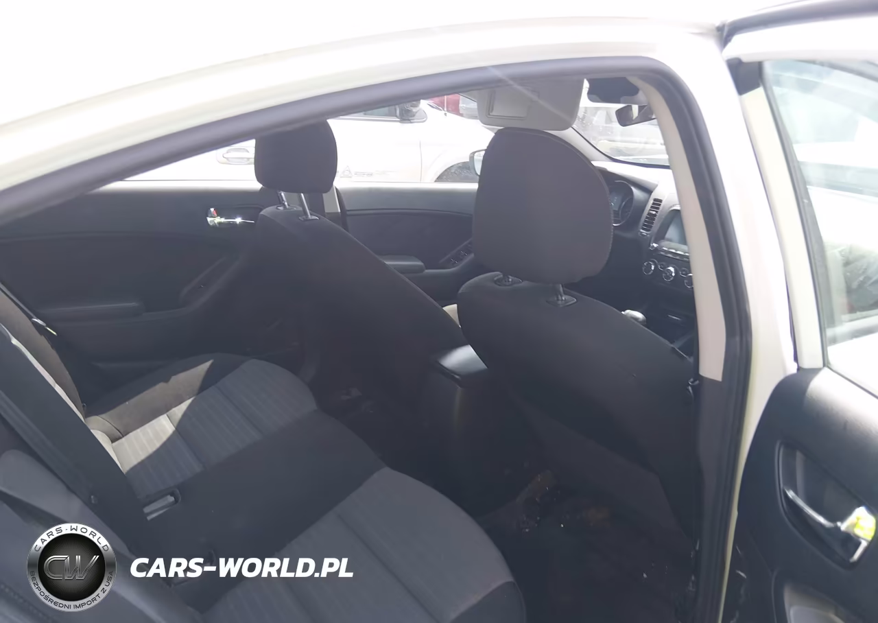 2018 Kia Forte S VIN:3KPFL4A71JE219370 - 8