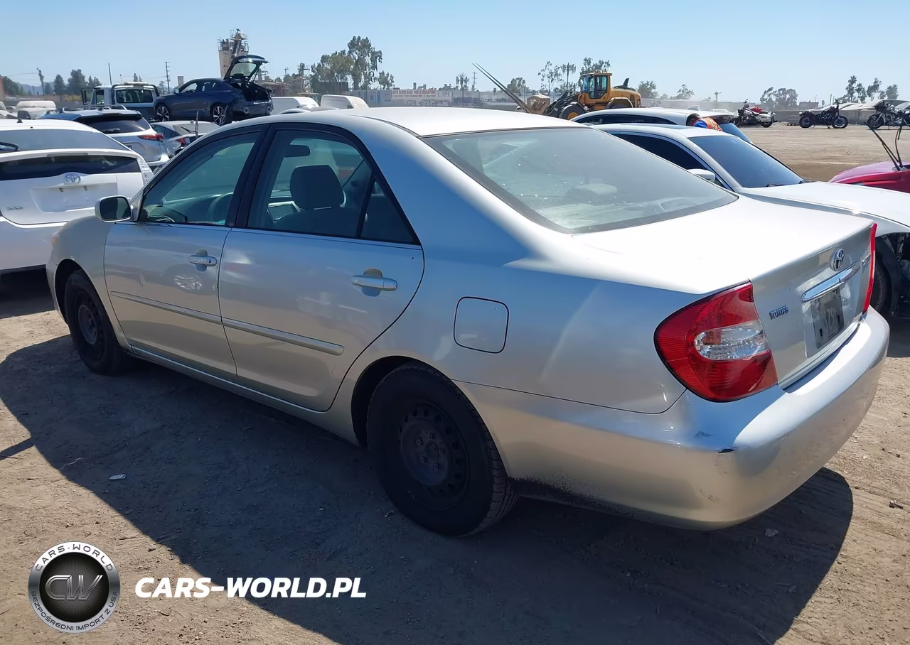 2003 Toyota Camry Le VIN:JTDBE32KX30228442 - 3