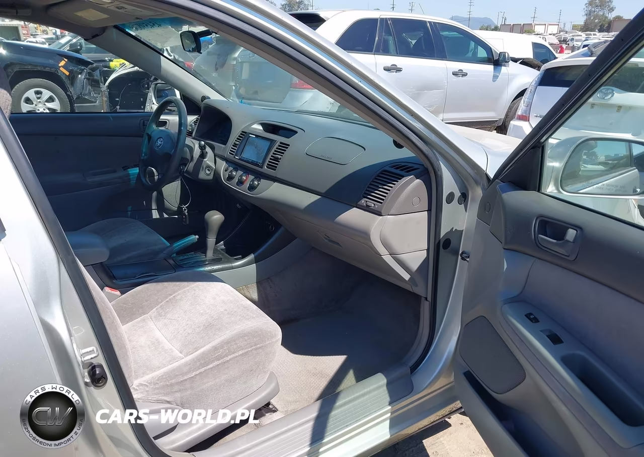 2003 Toyota Camry Le VIN:JTDBE32KX30228442 - 5