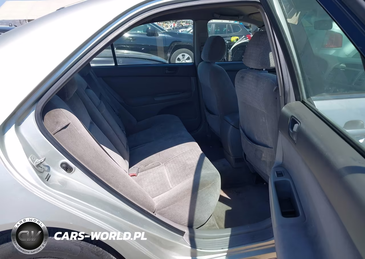 2003 Toyota Camry Le VIN:JTDBE32KX30228442 - 8