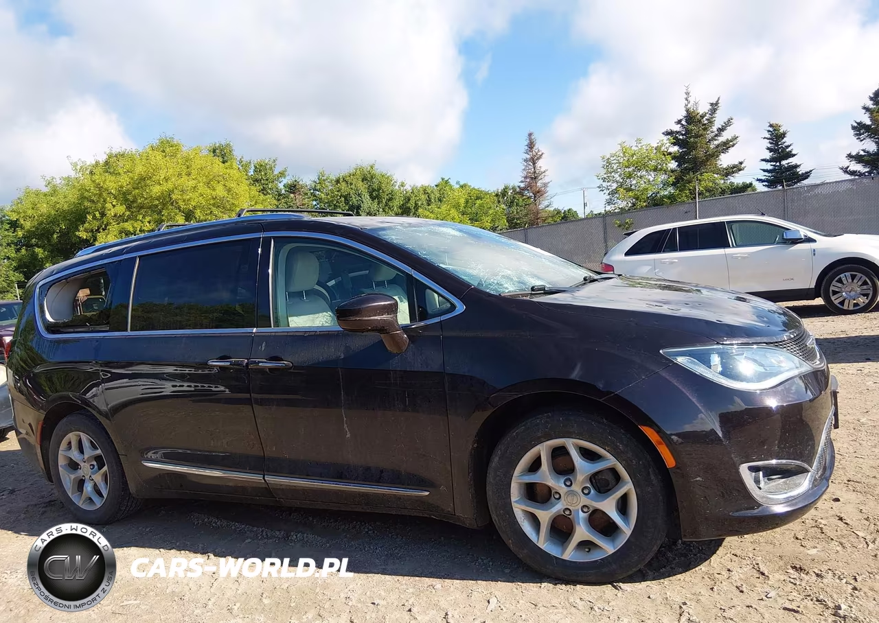 2018 Chrysler Pacifica Touring L VIN:2C4RC1BG8JR235140 - 13