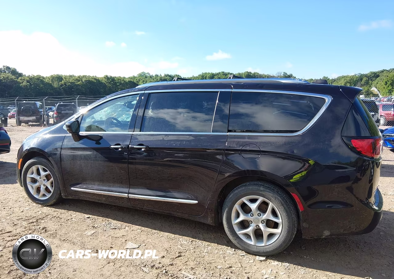 2018 Chrysler Pacifica Touring L VIN:2C4RC1BG8JR235140 - 14