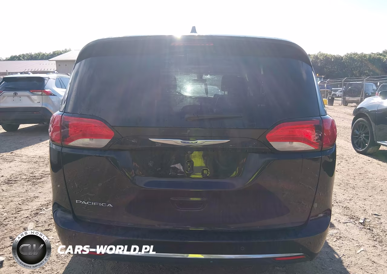 2018 Chrysler Pacifica Touring L VIN:2C4RC1BG8JR235140 - 16