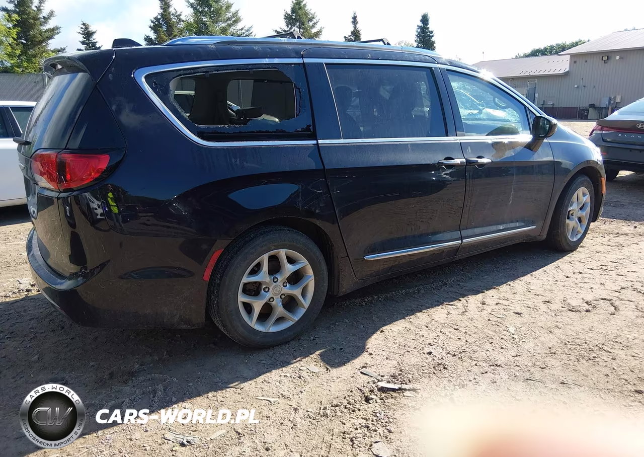 2018 Chrysler Pacifica Touring L VIN:2C4RC1BG8JR235140 - 4