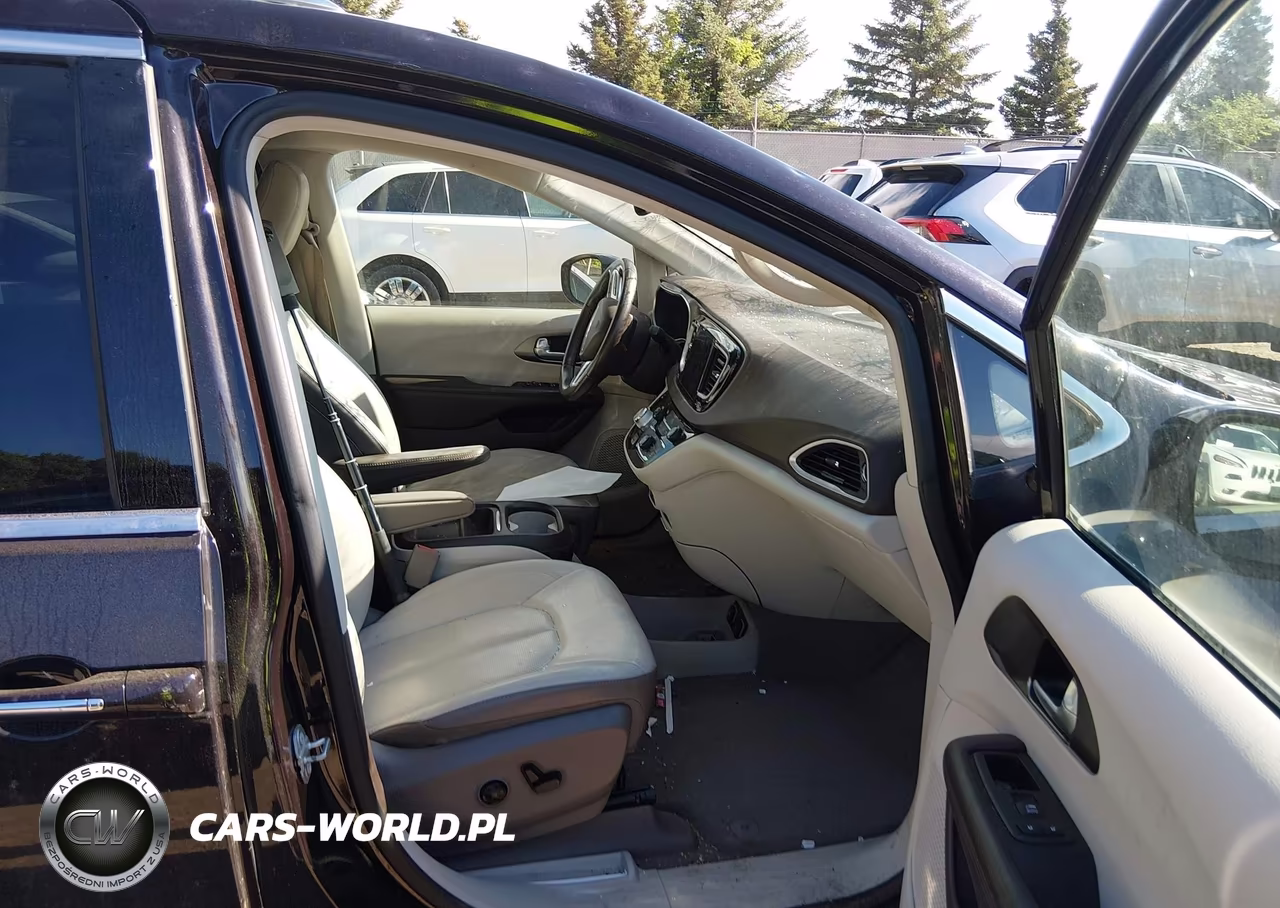 2018 Chrysler Pacifica Touring L VIN:2C4RC1BG8JR235140 - 5