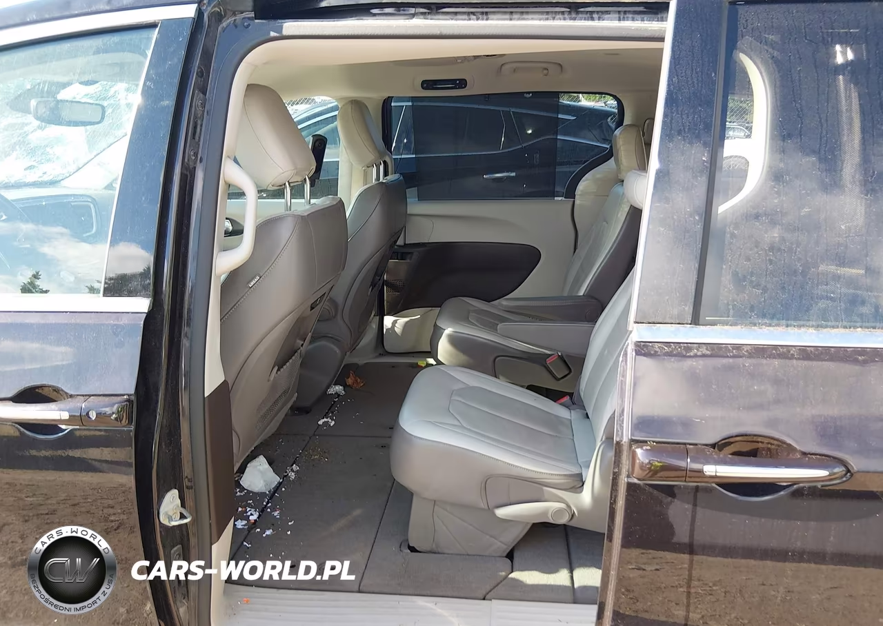 2018 Chrysler Pacifica Touring L VIN:2C4RC1BG8JR235140 - 8