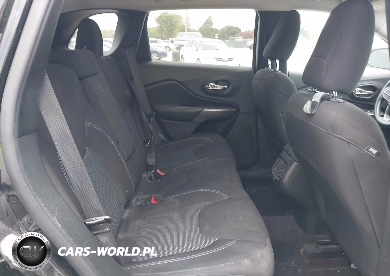 2019 Jeep Cherokee Latitude Fwd VIN:1C4PJLCB1KD203713 - 8