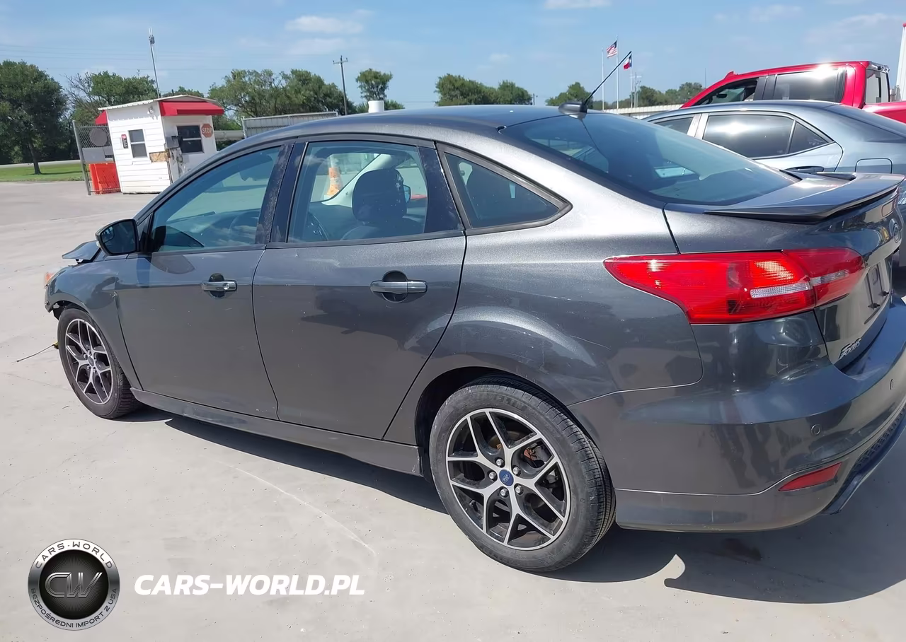 2016 Ford Focus Se VIN:1FADP3F25GL215895 - 14