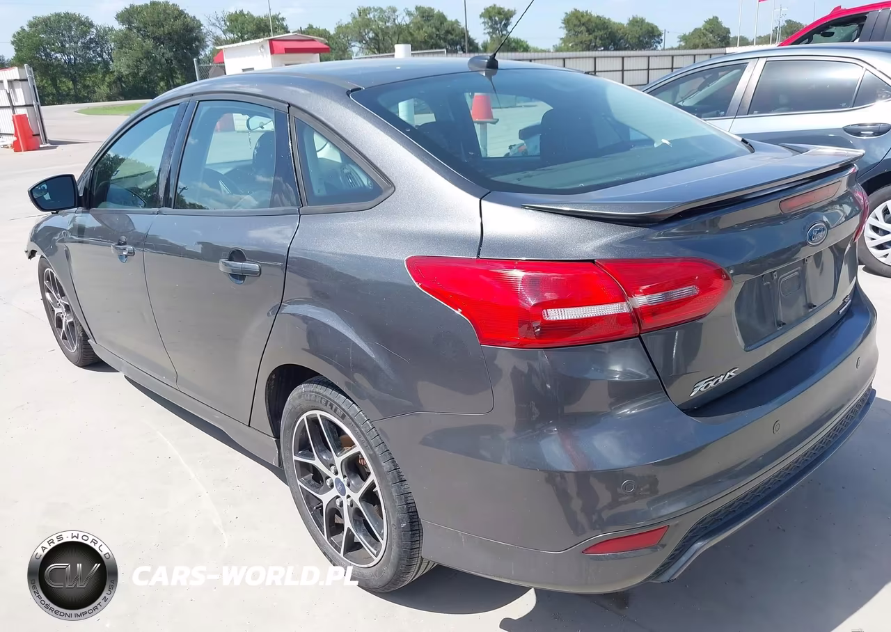 2016 Ford Focus Se VIN:1FADP3F25GL215895 - 3