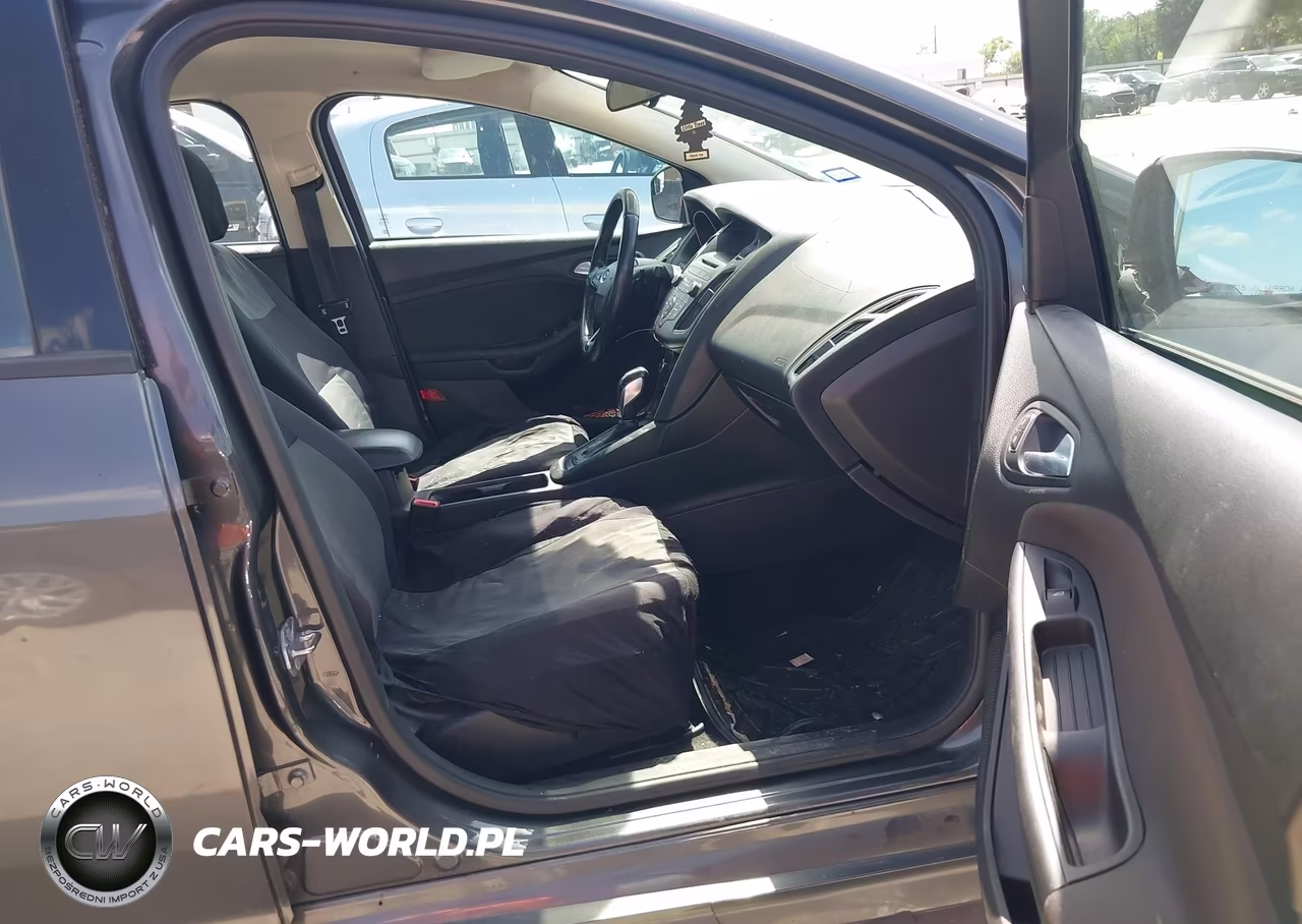 2016 Ford Focus Se VIN:1FADP3F25GL215895 - 5