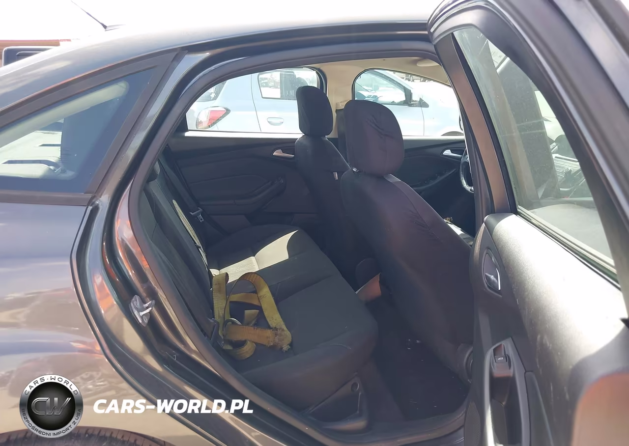 2016 Ford Focus Se VIN:1FADP3F25GL215895 - 8