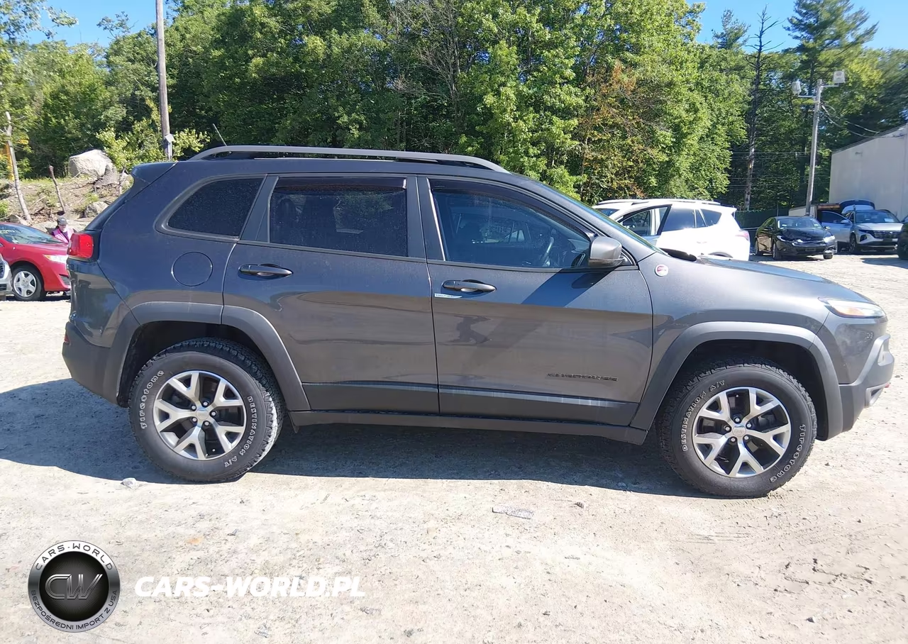 2015 Jeep Cherokee Trailhawk VIN:1C4PJMBS4FW758575 - 13