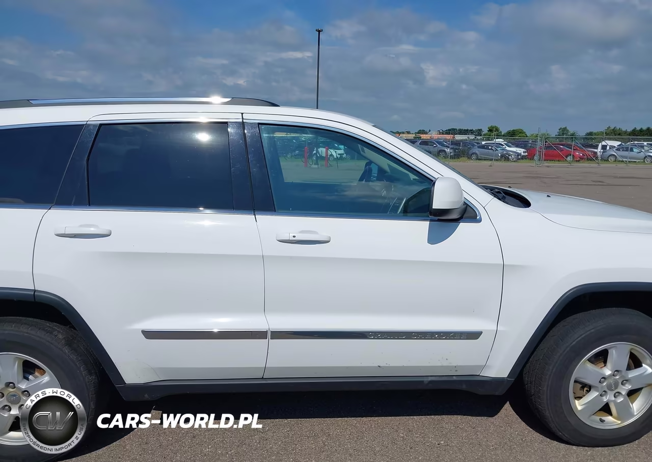 2013 Jeep Grand Cherokee Laredo VIN:1C4RJFAG7DC607598 - 13