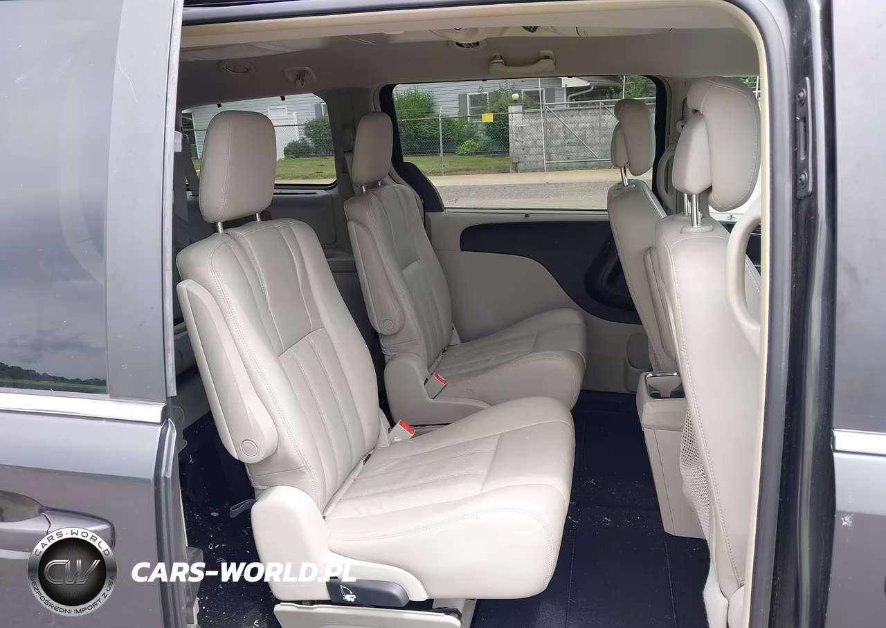 2011 Chrysler Town & Country Touring-L VIN:2A4RR8DG2BR633735 - 8