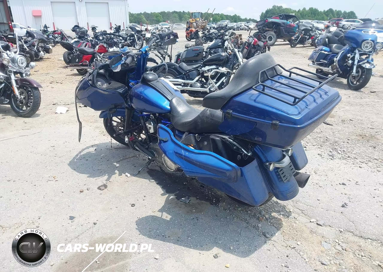2016 Harley-Davidson Fltrxs Road Glide Special VIN:1HD1KTM10GB663472 - 3