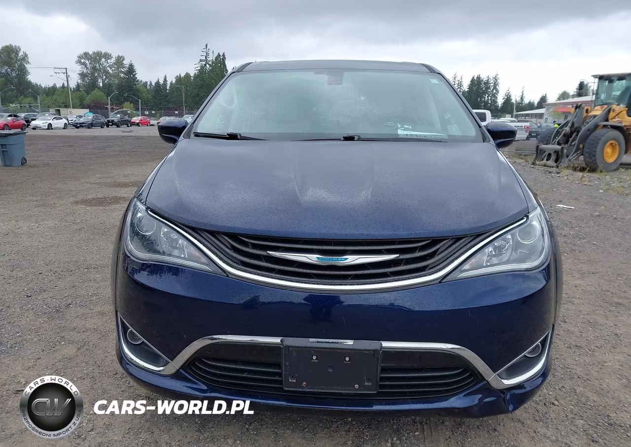 2018 Chrysler Pacifica Hybrid Touring Plus VIN:2C4RC1H73JR276248 - 13