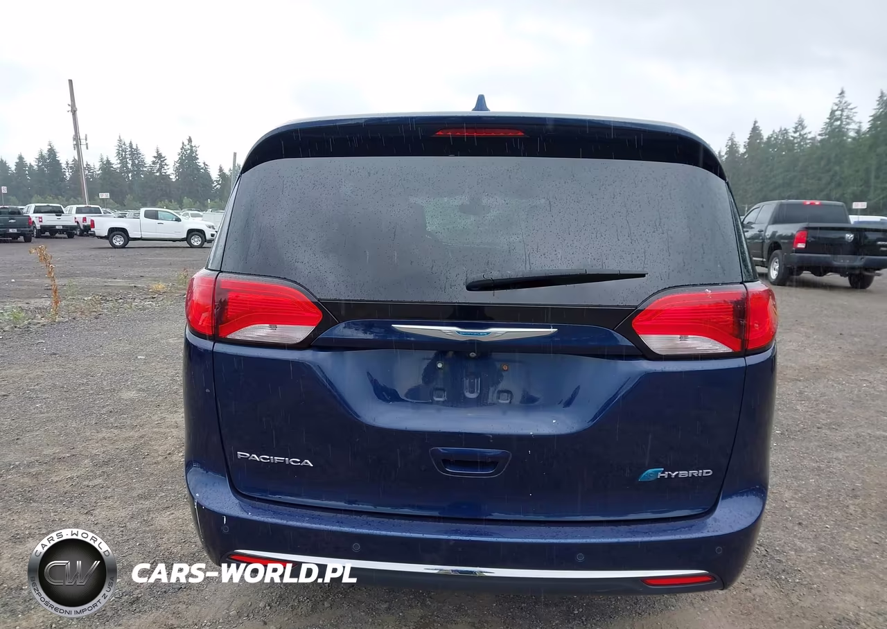 2018 Chrysler Pacifica Hybrid Touring Plus VIN:2C4RC1H73JR276248 - 17