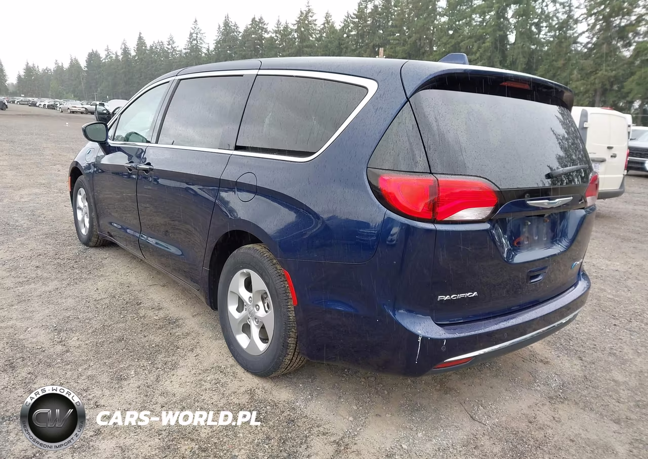 2018 Chrysler Pacifica Hybrid Touring Plus VIN:2C4RC1H73JR276248 - 3
