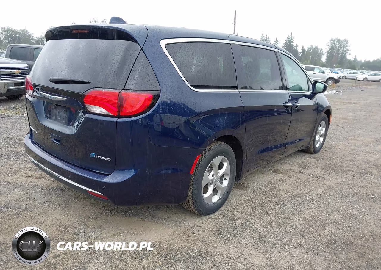 2018 Chrysler Pacifica Hybrid Touring Plus VIN:2C4RC1H73JR276248 - 4