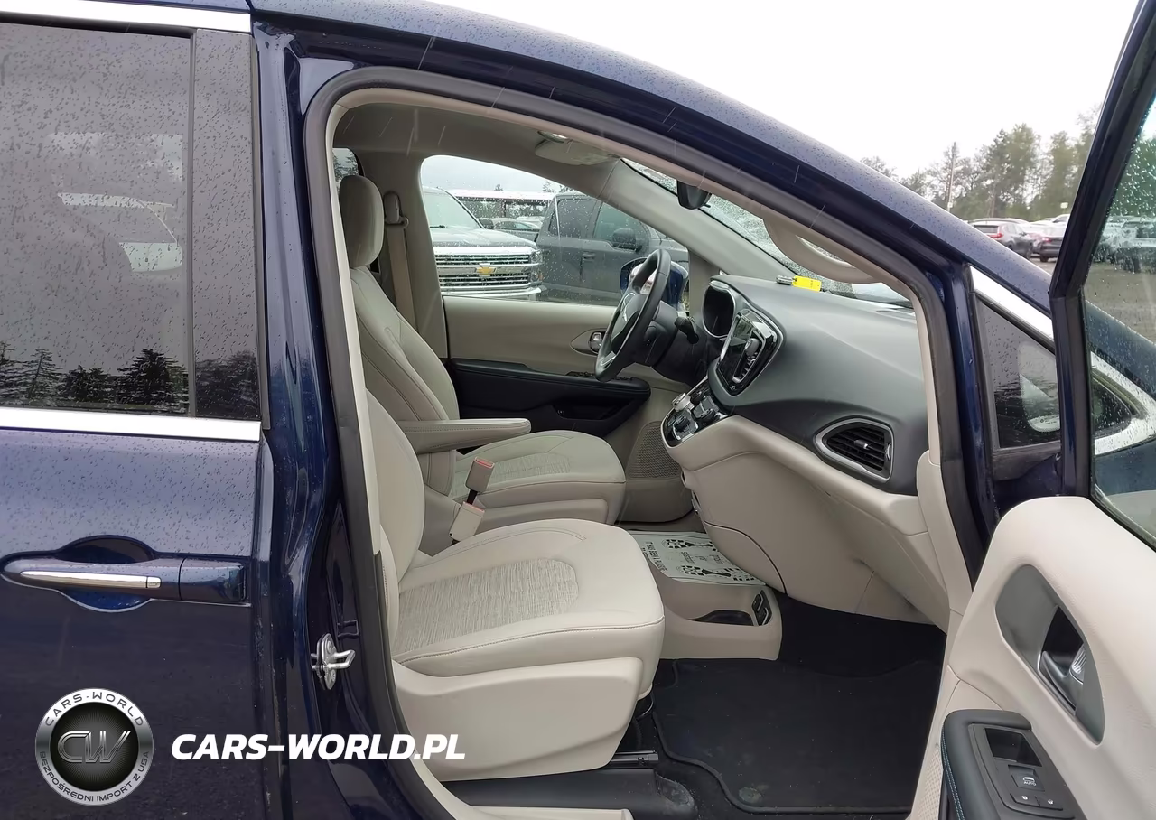 2018 Chrysler Pacifica Hybrid Touring Plus VIN:2C4RC1H73JR276248 - 5
