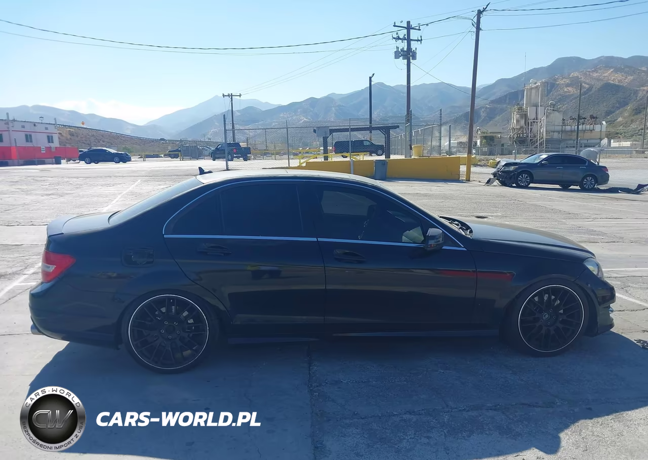 2013 Mercedes-Benz C 300 Sport 4Matic VIN:WDDGF8AB7DR266733 - 13