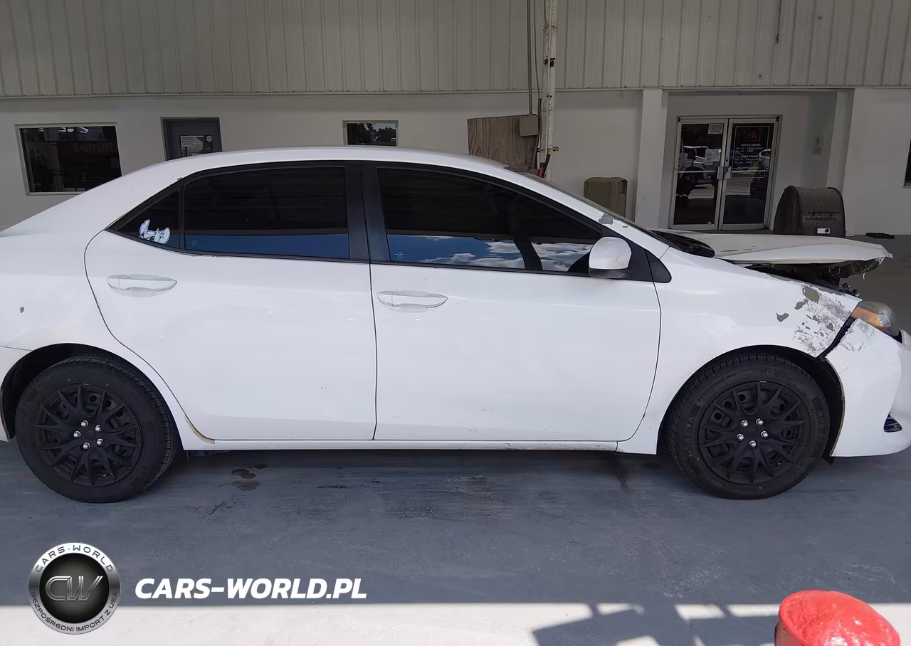 2017 Toyota Corolla Le VIN:5YFBURHE9HP584322 - 14